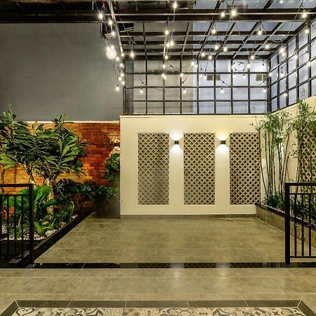 Cozrum Homes The Gallery Residence ホーチミン市 エクステリア 写真
