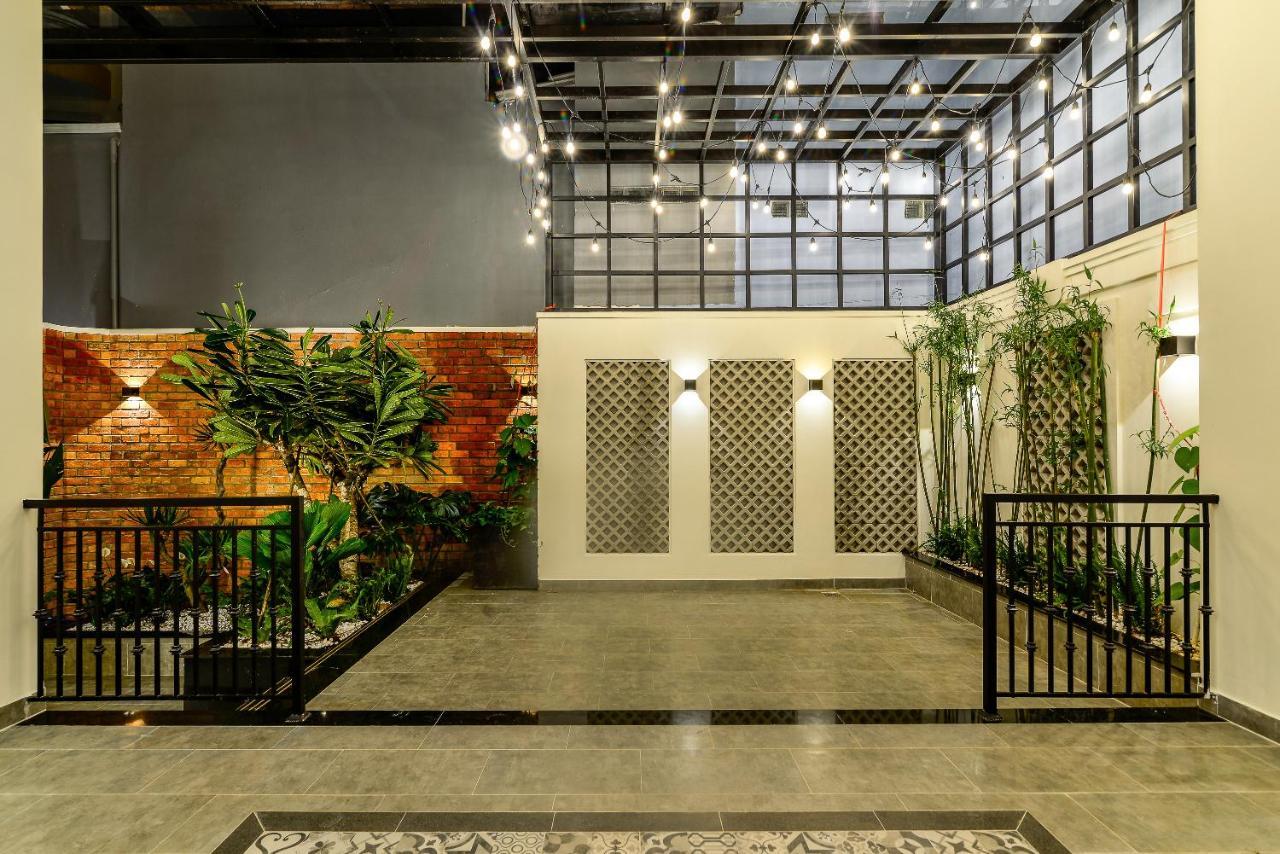 Cozrum Homes The Gallery Residence ホーチミン市 エクステリア 写真