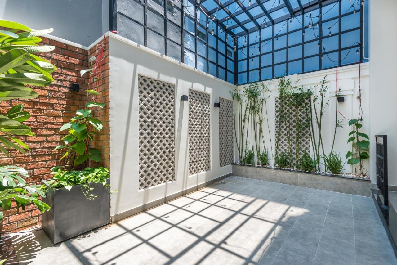 Cozrum Homes The Gallery Residence ホーチミン市 エクステリア 写真