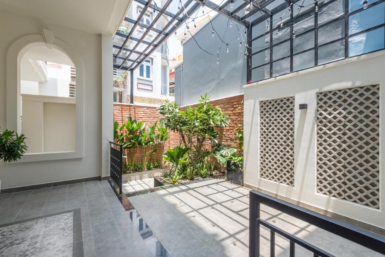 Cozrum Homes The Gallery Residence ホーチミン市 エクステリア 写真