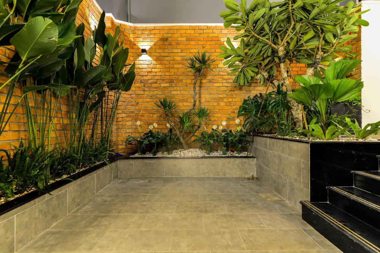 Cozrum Homes The Gallery Residence ホーチミン市 エクステリア 写真