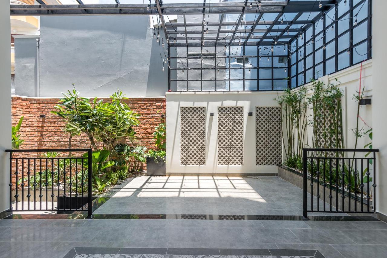 Cozrum Homes The Gallery Residence ホーチミン市 エクステリア 写真