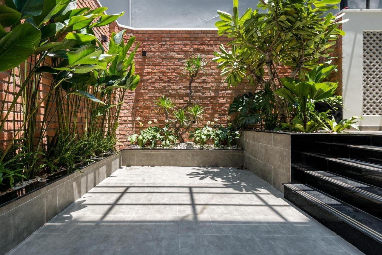 Cozrum Homes The Gallery Residence ホーチミン市 エクステリア 写真