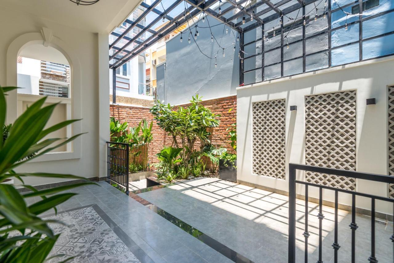 Cozrum Homes The Gallery Residence ホーチミン市 エクステリア 写真